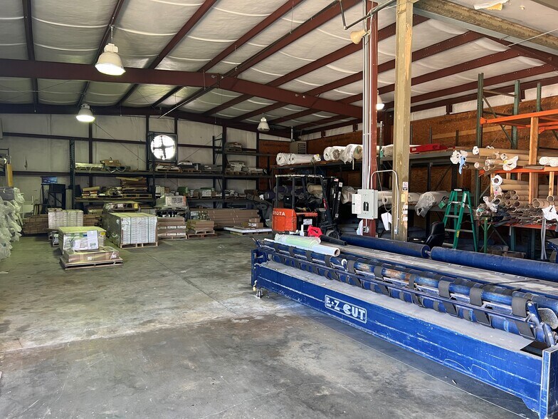 More Photos Of 4989 Mercer University Dr, Macon-Bibb Showroom For Sale