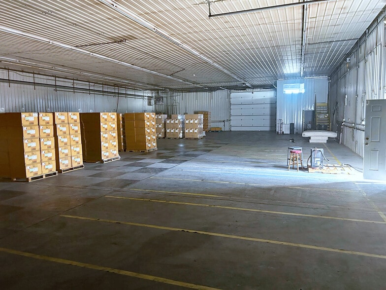 More Photos Of 2737 Pioneer Dr, Bowling Green Warehouse For Lease