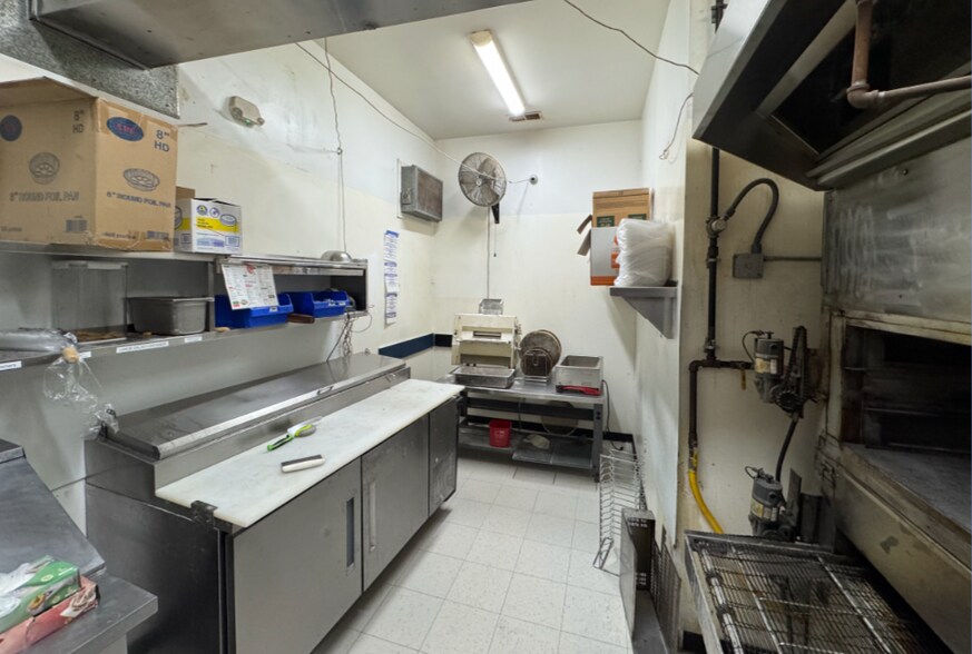 More Photos Of 6072-6078 Riverview Dr, King George Restaurant For Lease