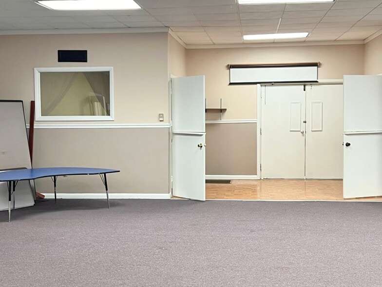 More Photos Of 703 N Main St, LaFayette Religious Facility For Sale