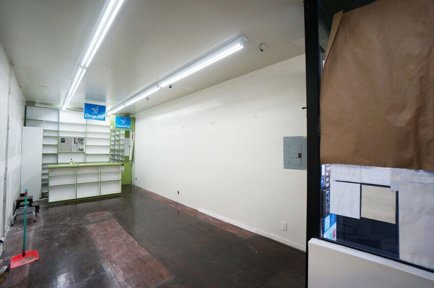 More Photos Of 40-18 Junction Blvd, Flushing Storefront Retail Residential For Lease