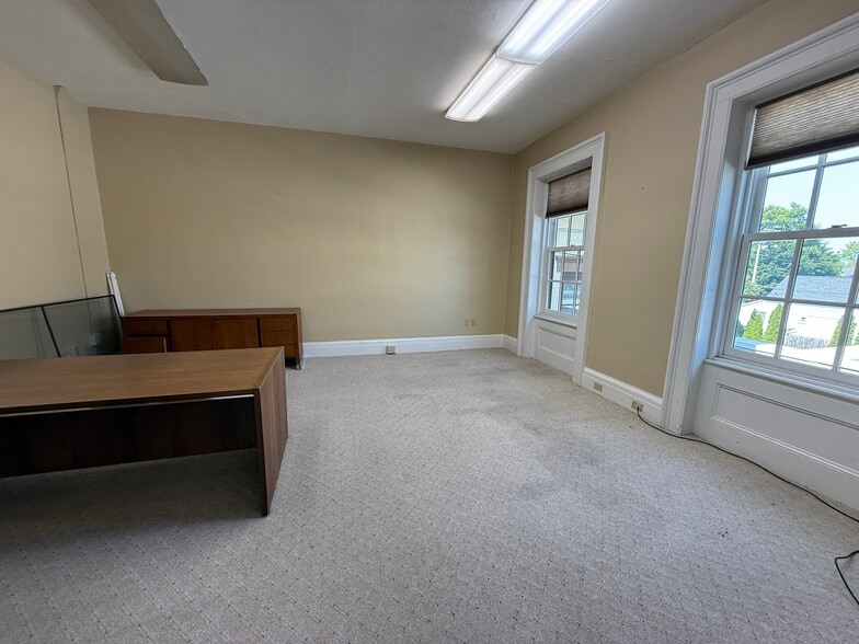 More Photos Of 27 Main St, Kingston Bank For Sale