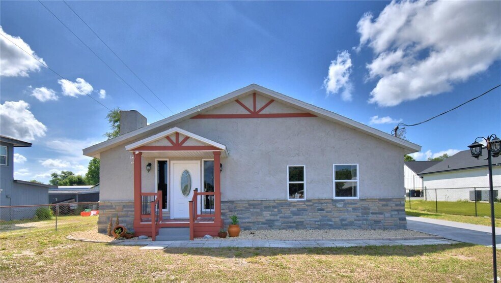 More Photos Of 208 Center St, Auburndale Office For Sale