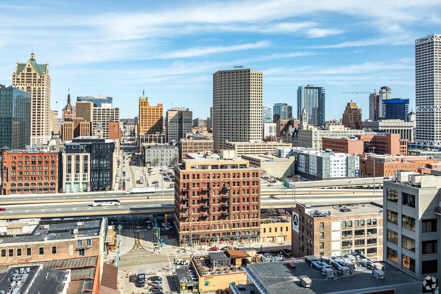 More Photos Of 239 E Chicago St, Milwaukee Apartments For Lease