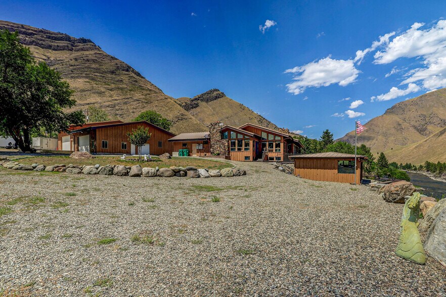More Photos Of 420-422 Main Street St, Riggins Specialty For Sale