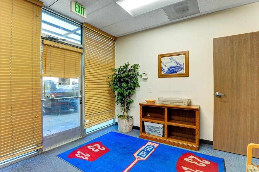 More Photos Of 920 W 10th St, Azusa Warehouse For Sale