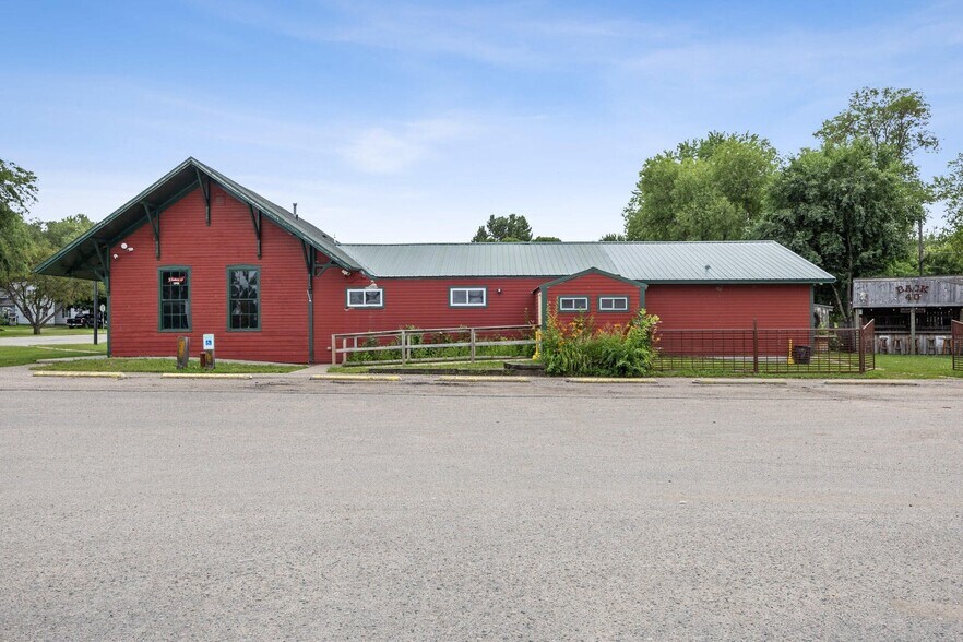 More Photos Of 511 Fergus Ave, Erhard Restaurant For Sale