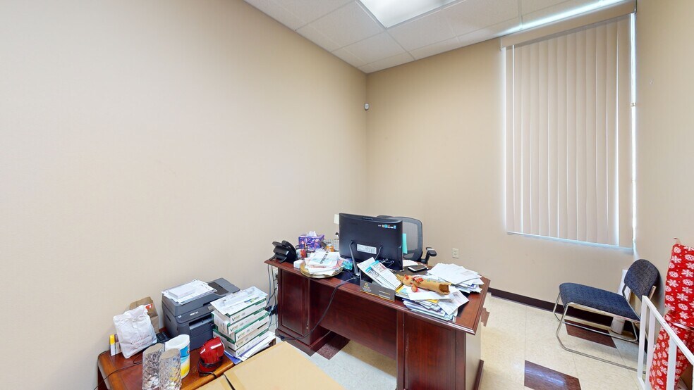More Photos Of 5105 Camino Al Norte Rd, North Las Vegas Office For Lease