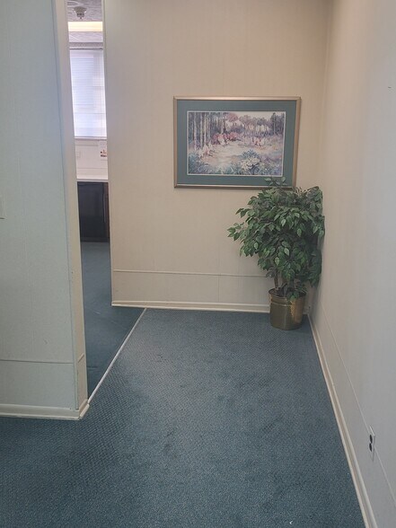More Photos Of 1090 W Huron St, Waterford Medical For Sale