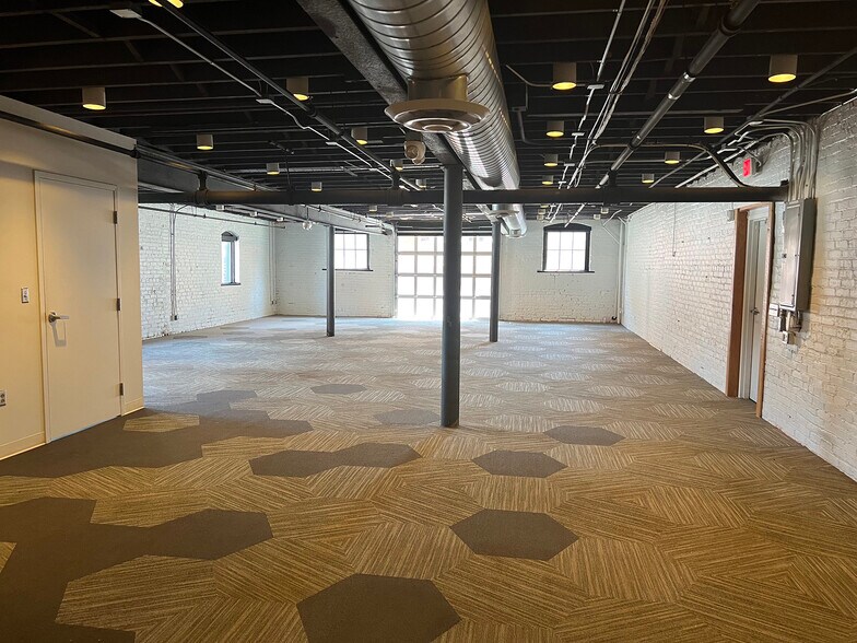 More Photos Of 210 W 19th Ter, Kansas City Office For Lease