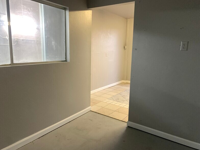 More Photos Of 2715 Highway 95, Bullhead City Self Storage For Lease