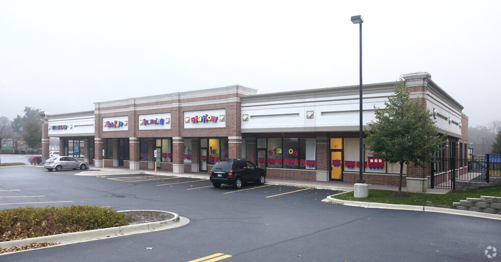 More Photos Of 654-710 S Lake St, Mundelein Unknown For Lease