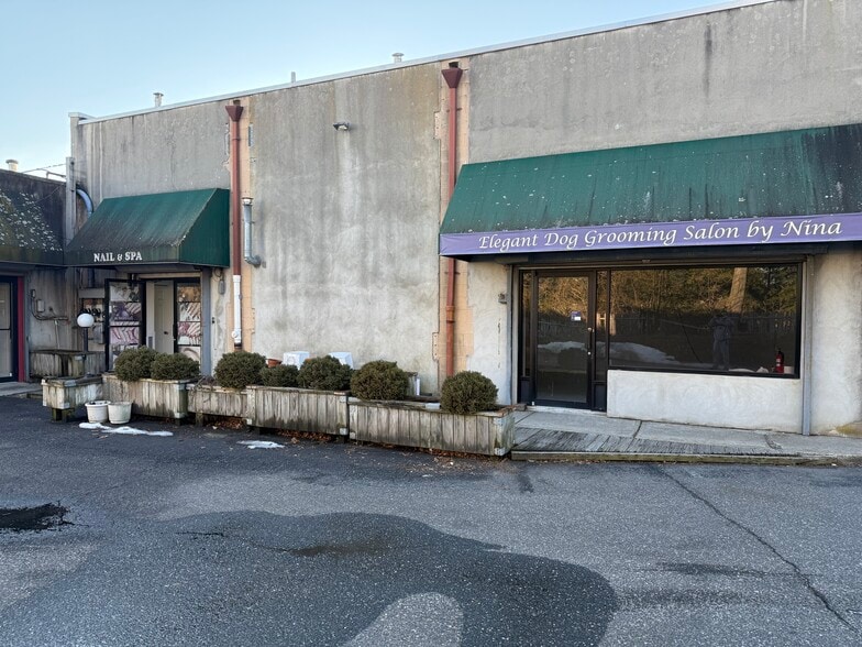 More Photos Of 3021-3023 Jericho Tpke, East Northport Storefront For Sale
