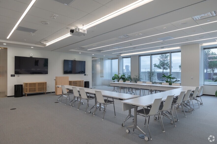 More Photos Of 717 Texas Ave, Houston Office For Lease