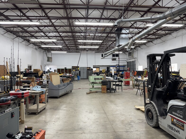 More Photos Of 16131 College Oak Dr, San Antonio Warehouse For Lease
