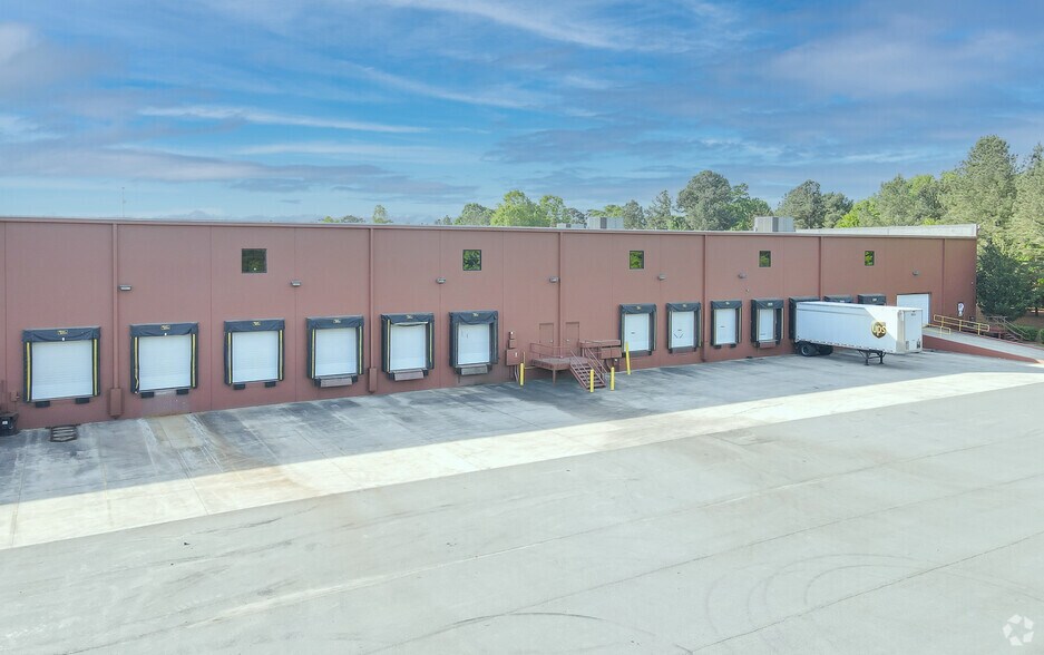 More Photos Of 6965 Northpark Blvd, Charlotte Warehouse For Lease