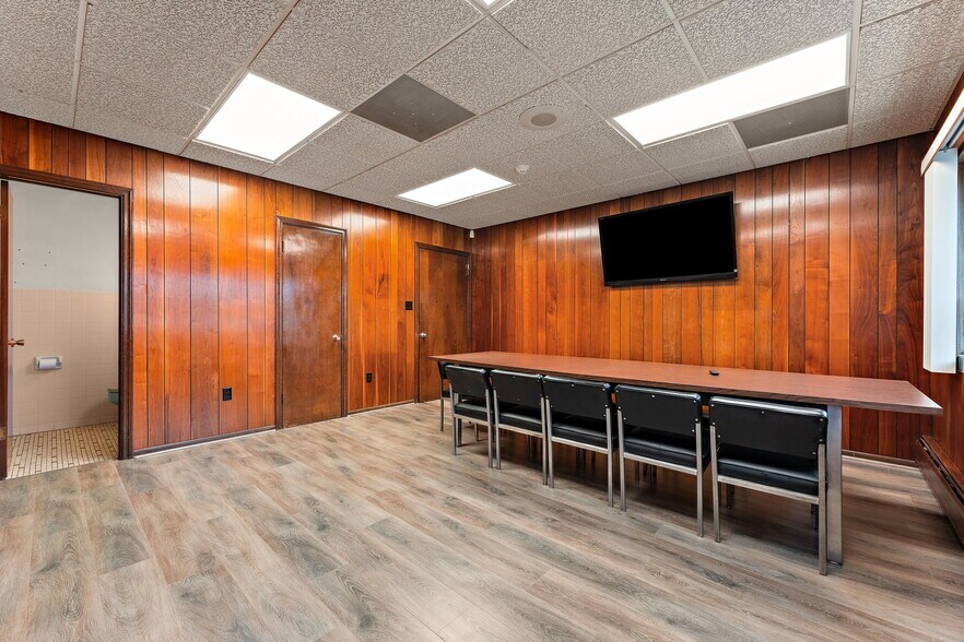 More Photos Of 6675 Broadway, Merrillville Auto Repair For Lease