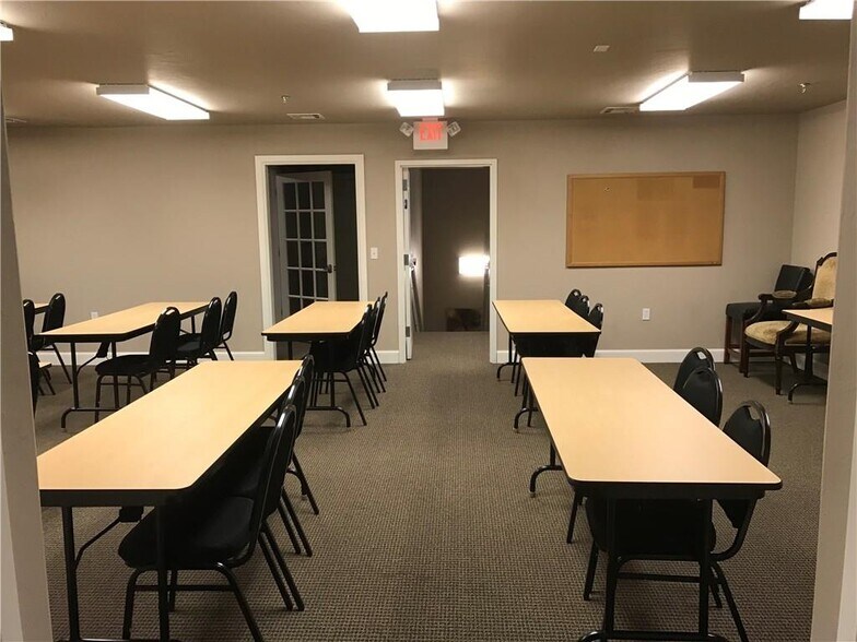 More Photos Of 1901 W 33rd St, Edmond Office For Sale