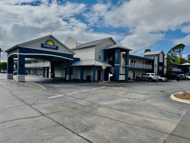 More Photos Of 2904 W International Speedway Blvd, Daytona Beach Hotel For Sale
