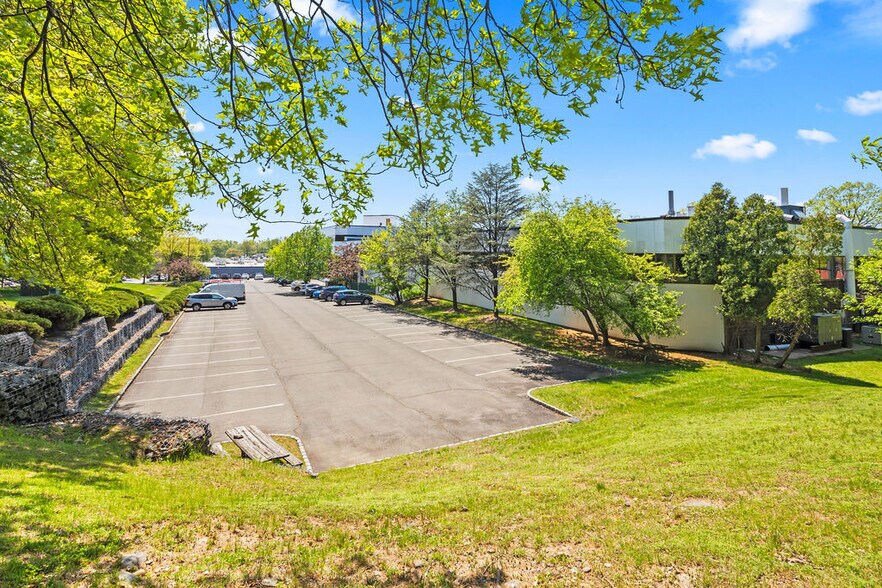 More Photos Of 560 Rt 303, Orangeburg Office For Lease