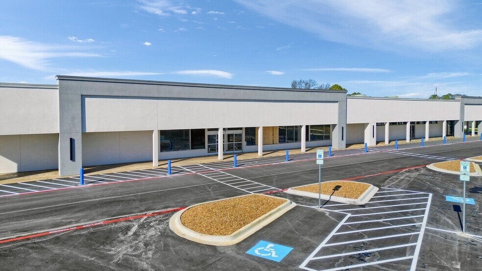 More Photos Of 215-220 Sunset Blvd, Sherman Storefront For Lease