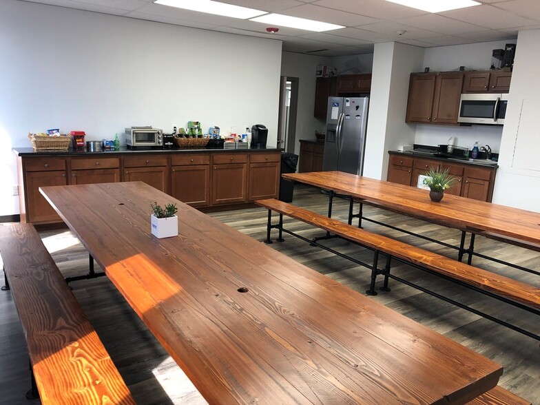 More Photos Of 15 Thames St, Groton Office For Lease