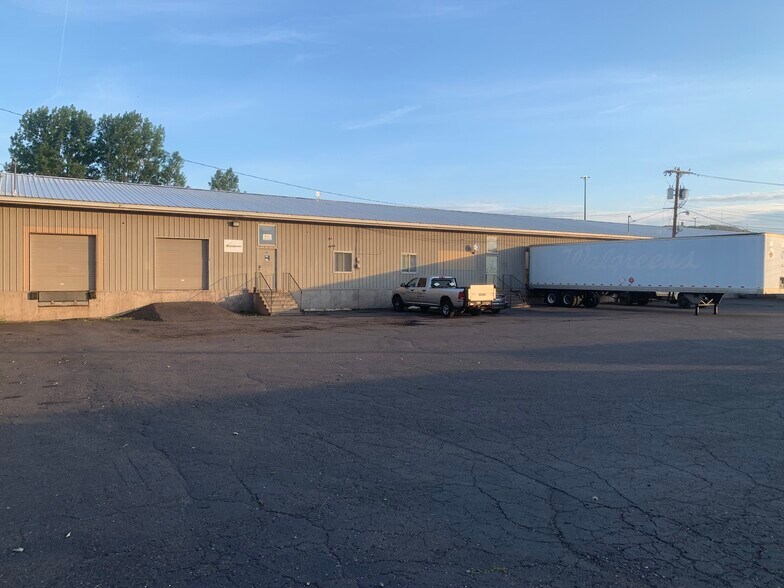 More Photos Of 2701-2815 Courtland St, Duluth Warehouse For Sale