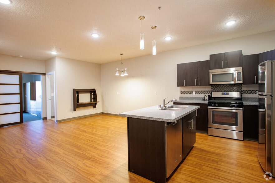 More Photos Of 950 4th St NW, Albuquerque Apartments For Sale