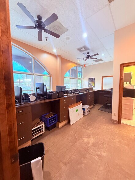 More Photos Of 2021 Hamilton Place Blvd, Chattanooga Medical For Lease