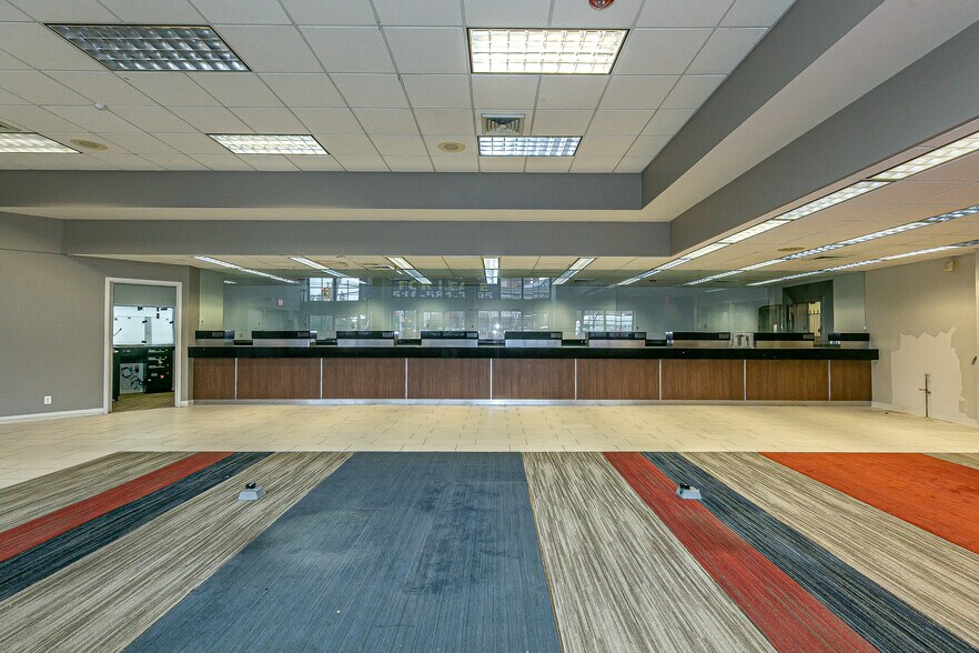 More Photos Of 24840 Northern Blvd, Little Neck Bank For Lease