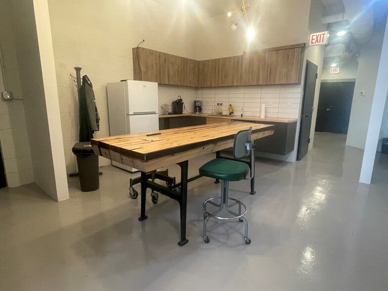 More Photos Of 5844-5848 W Montrose Ave, Chicago Storefront Retail Office For Sale
