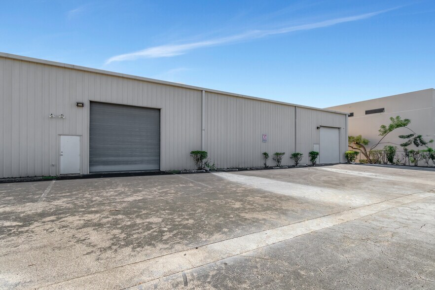 More Photos Of 198 Lock Rd, Deerfield Beach Warehouse For Lease
