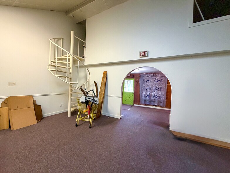 More Photos Of 108 Main st, Trinity Storefront For Sale