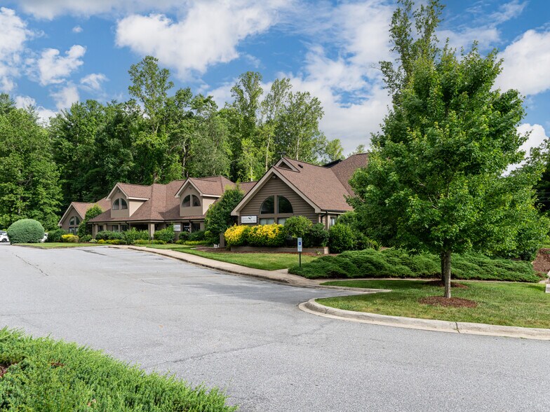 More Photos Of 1998 Hendersonville Rd, Asheville Medical For Sale