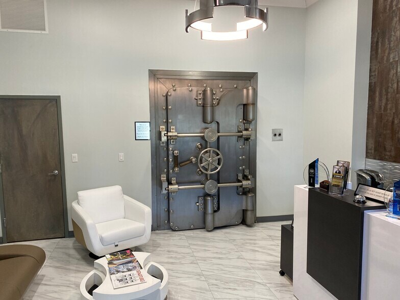 More Photos Of 7600 Jericho Tpke, Woodbury Office For Lease