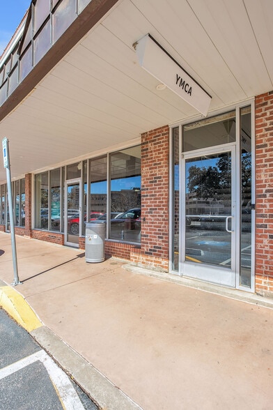 More Photos Of 1100-1120 Classen Dr, Oklahoma City Unknown For Lease