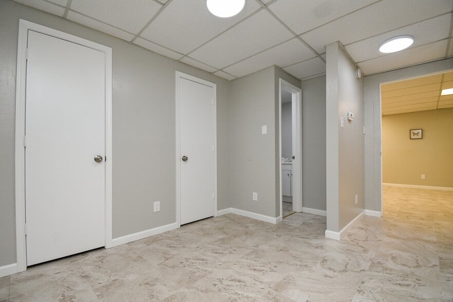 More Photos Of 6801 N Navarro St, Victoria Storefront Retail Office For Sale