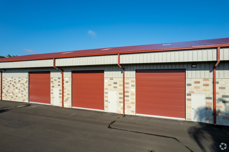 More Photos Of 200 S Hawthorne Ave, Apopka Warehouse For Lease