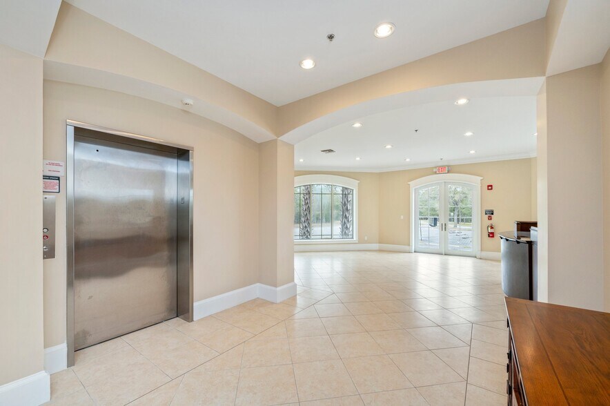 More Photos Of 3201 Heritage Plantation Blvd, Laurel Hill Office For Sale