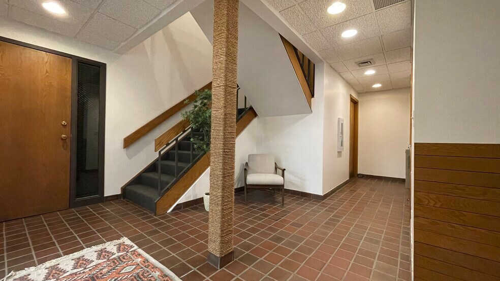 More Photos Of 5101 Thimsen Ave, Minnetonka Medical For Lease