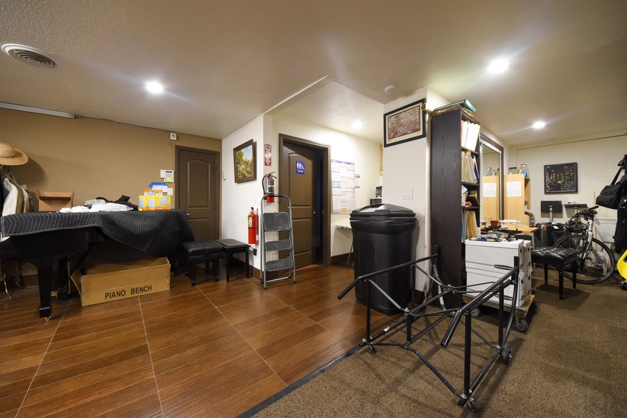 More Photos Of 1515-1517 N Main St, Santa Ana Storefront For Lease