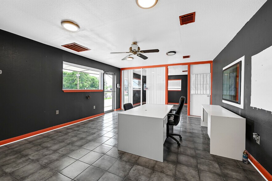 More Photos Of 1517 Spencer Highway, La Porte Auto Repair For Sale