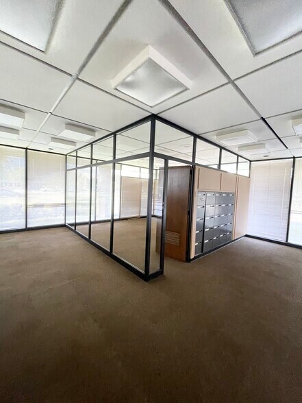 More Photos Of 1325 E Dublin Granville Rd, Columbus Bank For Sale