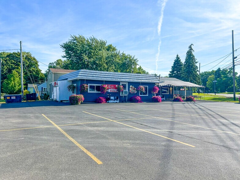 More Photos Of 3150 W 32nd St, Erie Fast Food For Sale