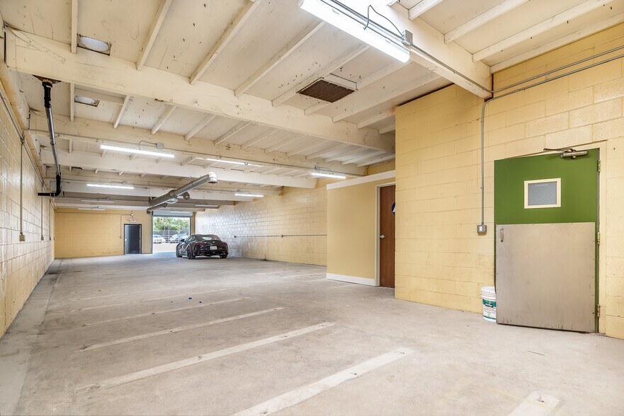 More Photos Of 8020 Ronson Rd, San Diego Warehouse For Lease