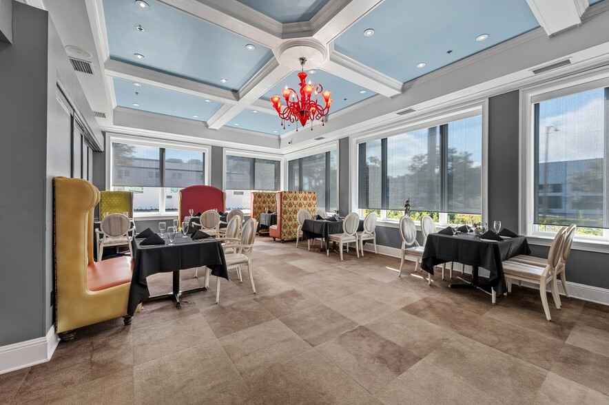 More Photos Of 655 2nd Ave S, Saint Petersburg Restaurant For Sale