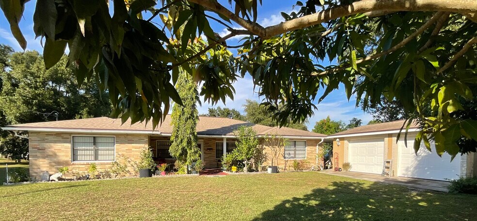 More Photos Of 1702 US 92, Auburndale Hotel For Sale