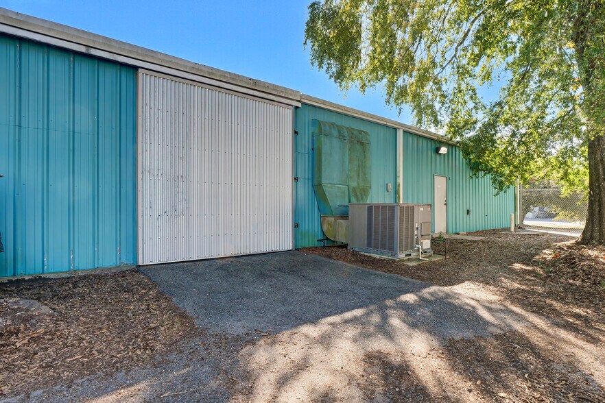 More Photos Of 1316 S 5th Ave, Wilmington Service For Sale