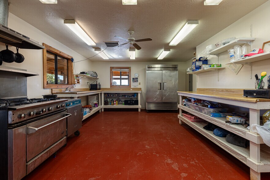 More Photos Of 2040 Long Rd Cyn, Kanab Freestanding For Sale