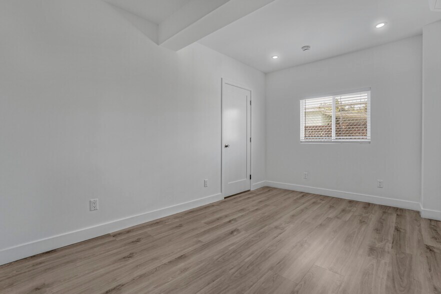 More Photos Of 162 W 65th St, Los Angeles Multifamily For Sale